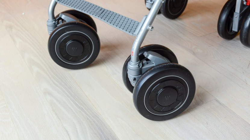 maclaren techno xt - the dual front wheel design on the techno contributes to the...