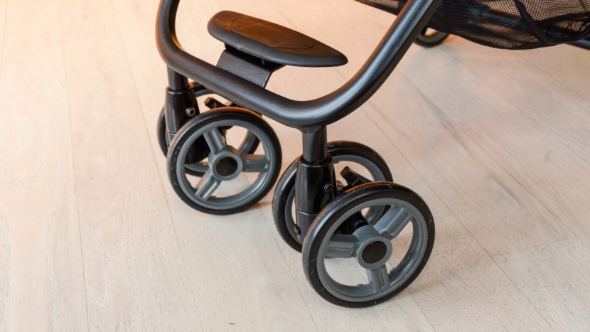 zoe xl1 deluxe - thanks in part to flimsy plastic wheels and dual wheel design, the...