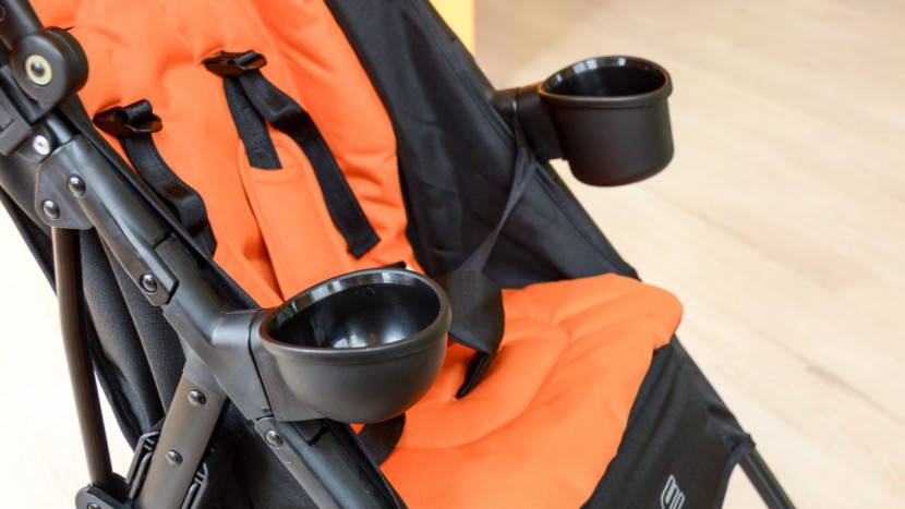 the zoe passenger seat has an optional cup holder and snack tray.