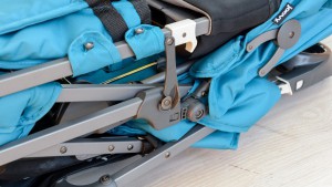 The Caboose has a manual locking mechanism that is easy to use.