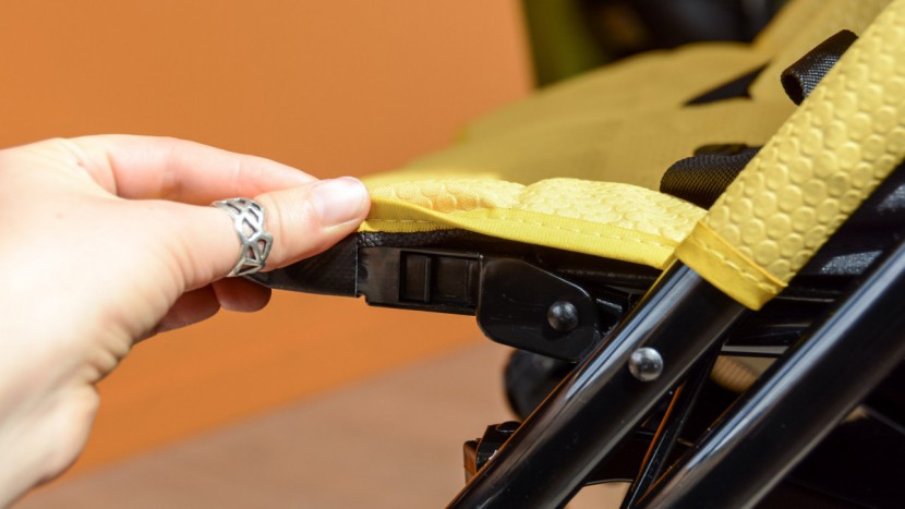 the twin mini has adjustable leg rests to increase flat napping space.