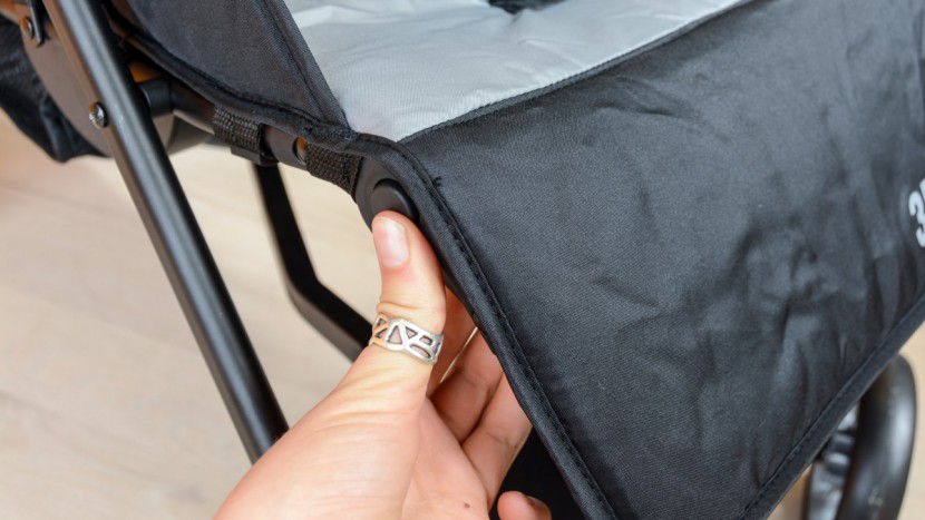 summer infant 3dtwo - only the front seat on the 3dtwo has a leg rest, but even an...