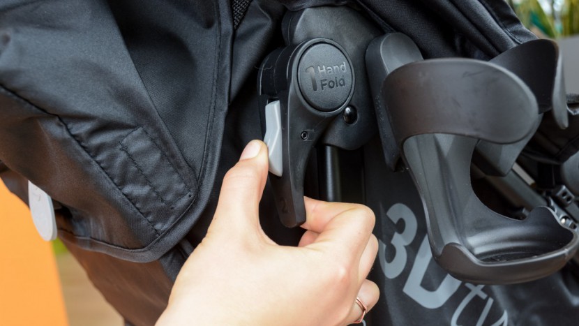 the 3dtwo fold is initiated with an easy to use, unique hand lever.