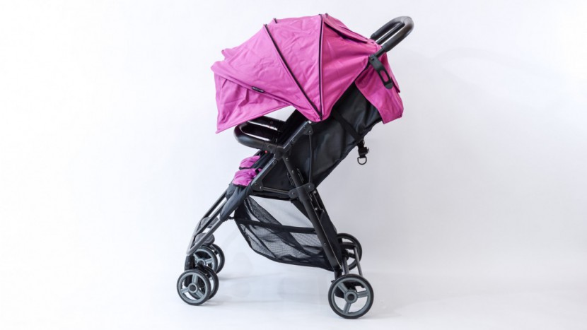 zoe xl2 deluxe - with a 45 degree recline and huge canopies on the zoe, little ones...