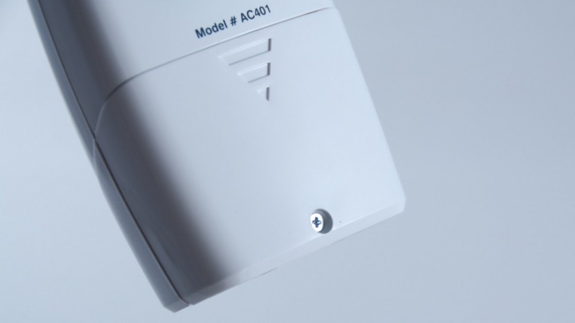 movement monitor - accessing the battery compartment on the ac401 is relatively easy...