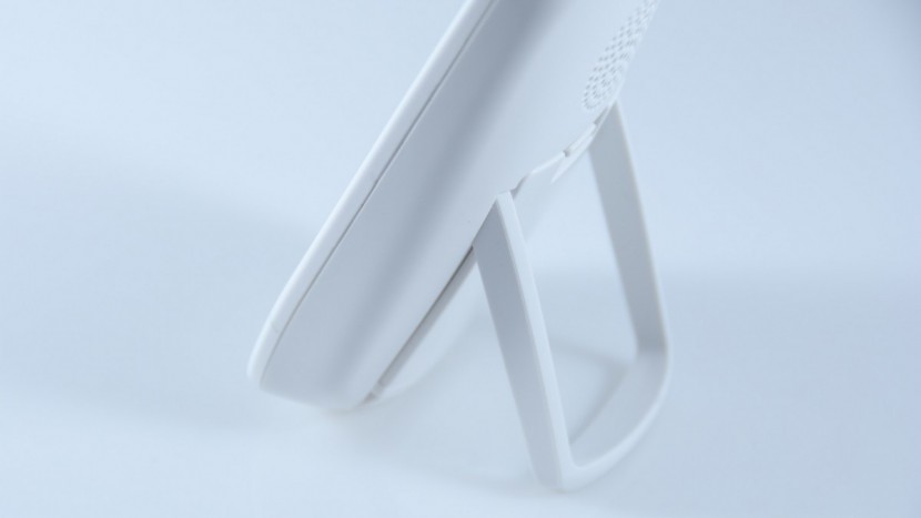 motorola mbp160 - the motorola parent unit has a kickstand but no belt clip making it...