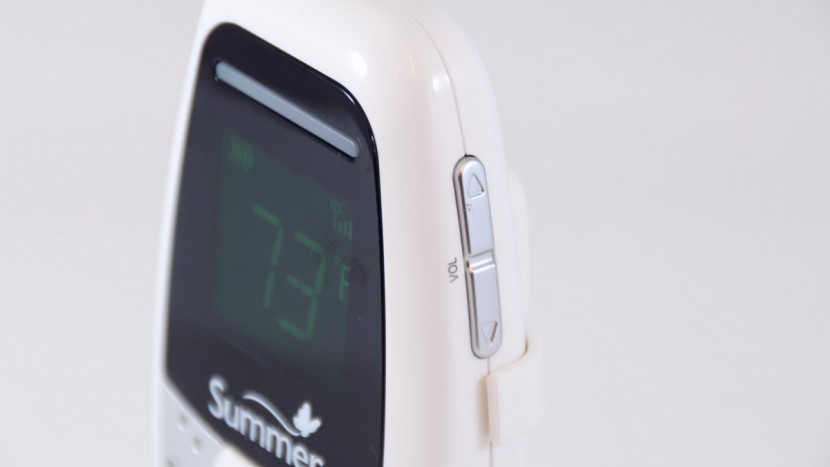 summer infant baby wave deluxe - the baby wave has divided features buttons on either side of the...