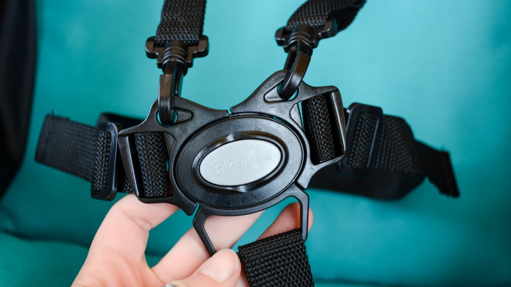 baby trend navigator - the navigator has two 5-point harnesses that are difficult to adjust...