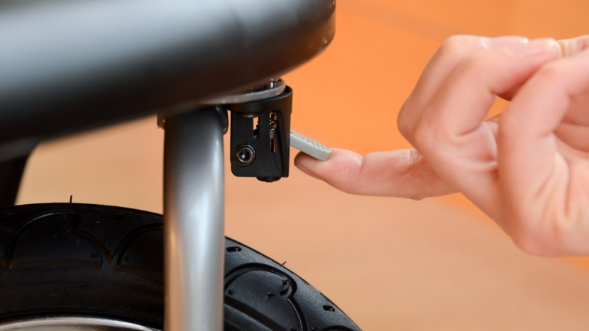 baby trend navigator - locking the swivel wheels on the navigator is a simple process that...