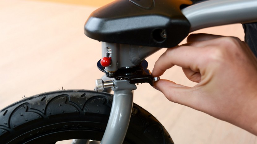 bob revolution flex 2.0 - the adjustable tracking on the revolution flex is easy to operate...