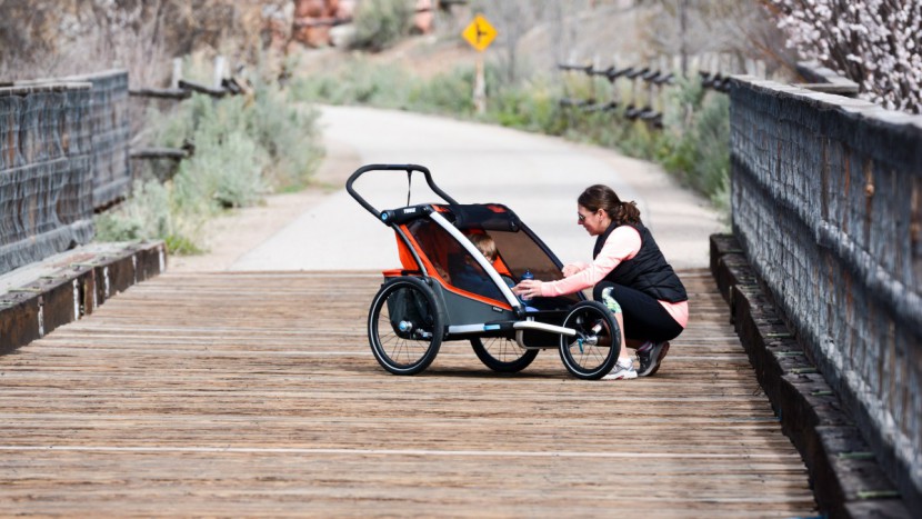 thule chariot cross 2 with jogging kit - the chariot cross 2 is easier to use than the cougar 2 it replaced...