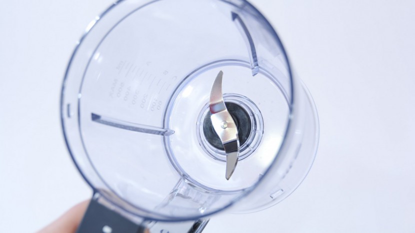 the babymoov has a single blade puree that seemed to keep shooting...