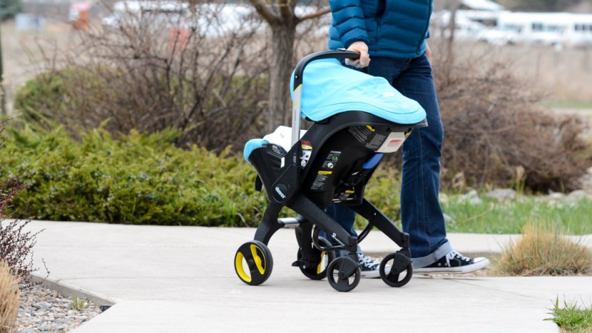 doona combo - the handle of the doona rotates from upright to a standard stroller...