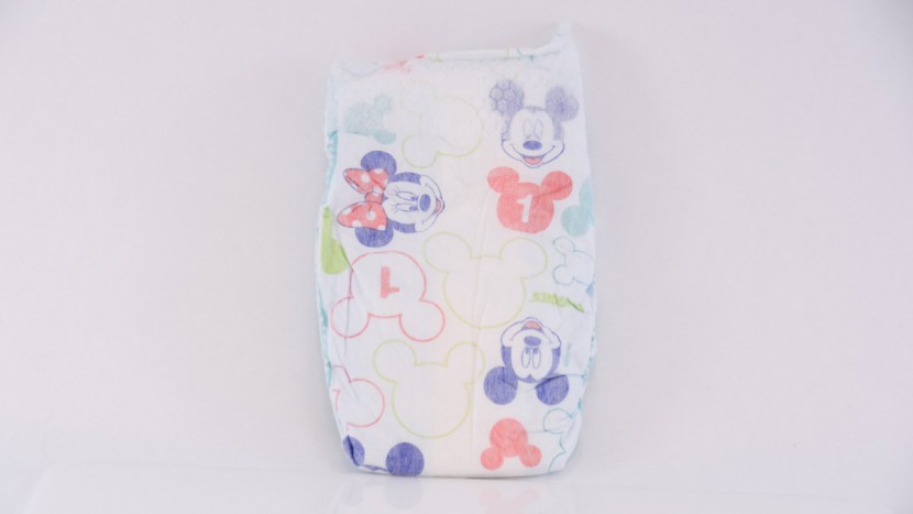 huggies snug &amp; dry is a popular diaper with a good leakage score...