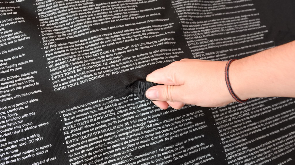 joovy room2 - pulling up on the center handle of the room2 will unlock the frame...