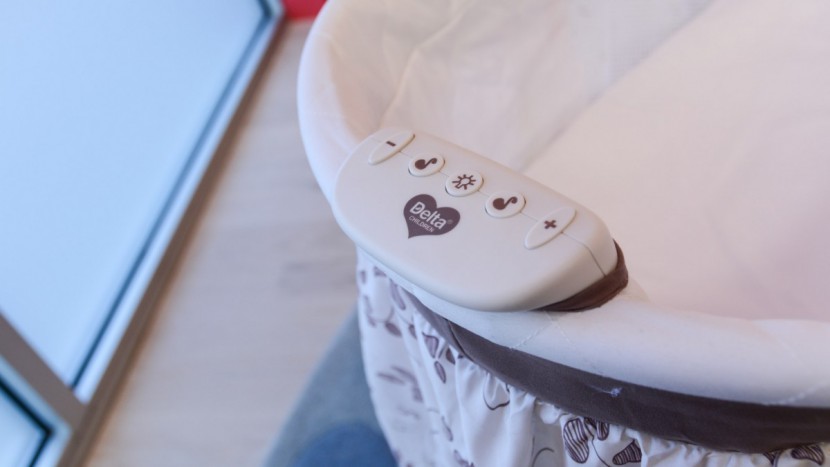 delta children deluxe sweet beginnings - the delta has a nightlight and lullabies.