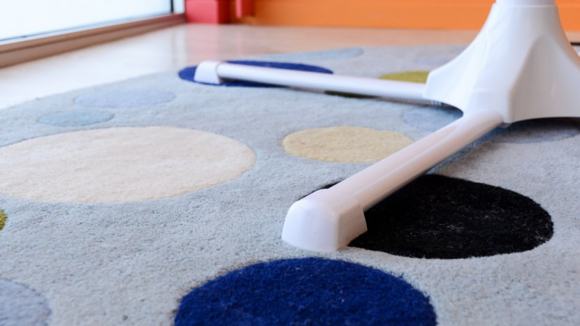 halo bassinest essentia - the halo has a sturdy metal base that makes it very stable but...