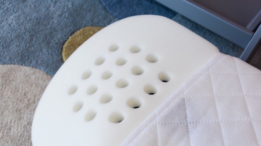 uppababy bassinet and stand - the mattress pad on the uppababy has holes in it for airflow...