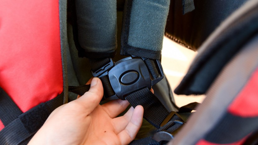 the press button harness on the clevr is stiff and harder to use...