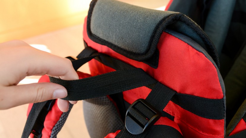 the clevr has a single handle on the opposite side of the drool pad...