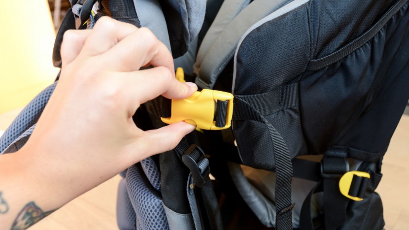 deuter kid comfort 3 - the deuter has a side opening with an easy to use buckle that helps...