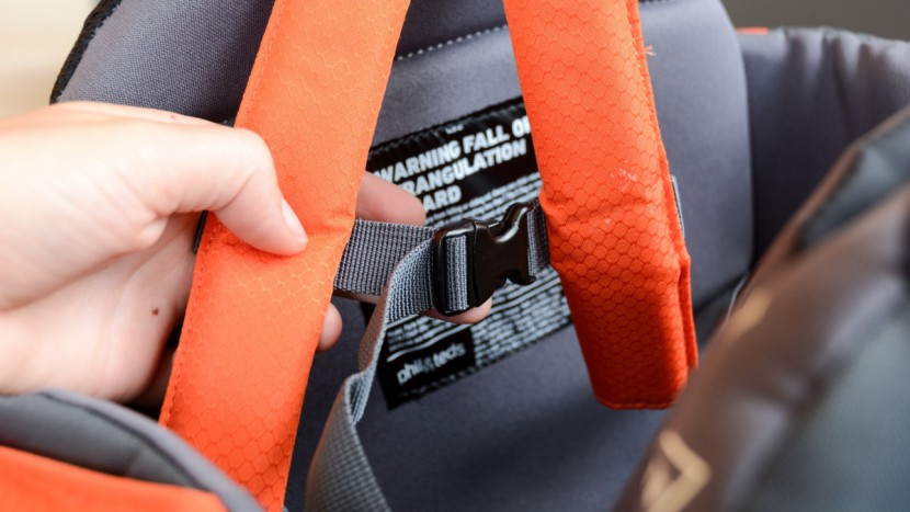 phil and teds parade - the 5-point harness on the parade only has padding on the front of...