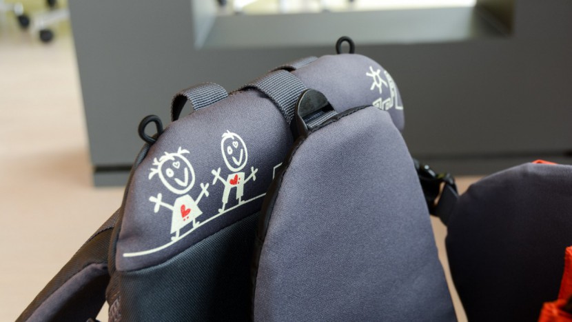 phil and teds parade - you adjust the height of the parade&#039;s seat bottom by using the strap...