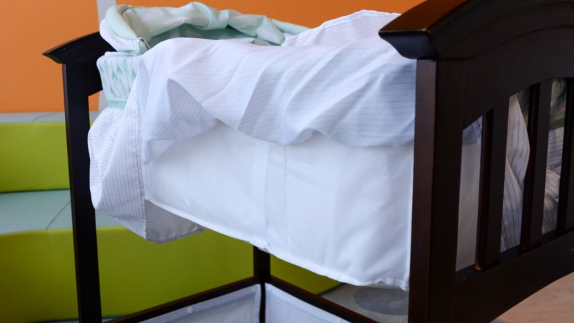 summer infant classic comfort wood - the summer infant has two layers of fabric including a skirt and...