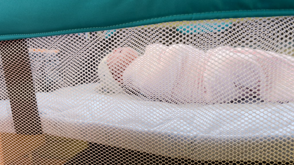 graco pack 'n play on the go bassinet - the graco bassinet has mesh sides for increased breathability.