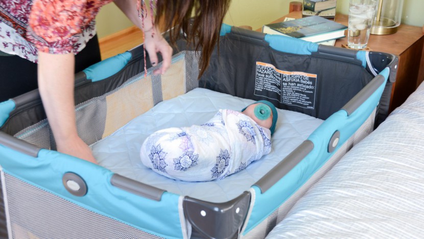 graco pack &#039;n play on the go bassinet - here, you can see the fabric (rather than mesh) material that lines...