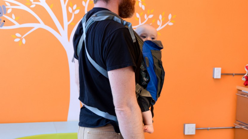 onya baby outback - the onya is difficult to adjust with straps that are hard to make...