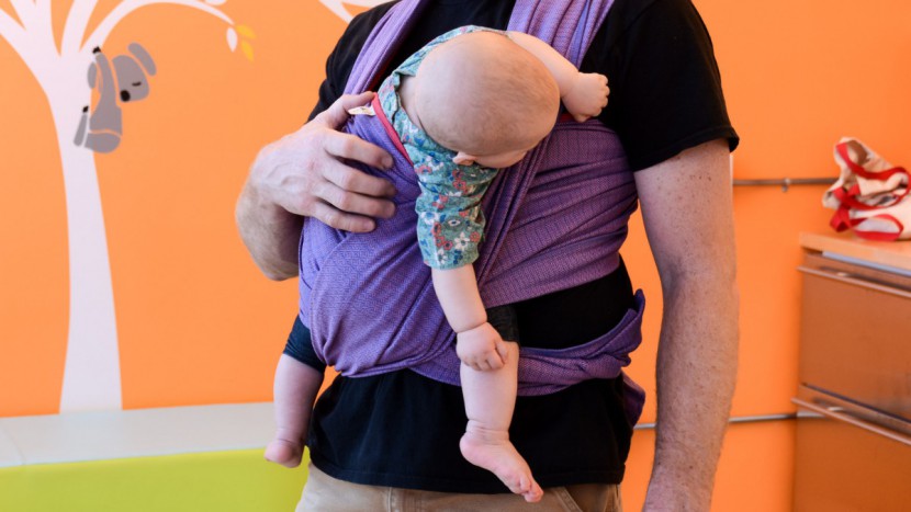 storchenwiege woven wrap - because the storchenwiege fabric lacks any stretch, there is no give...