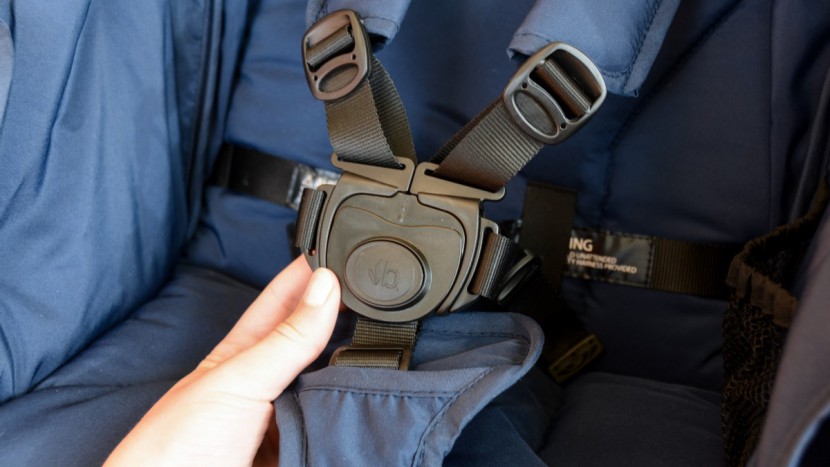 bumbleride speed - the buckle on the speed is harder to operate than it needs to be...