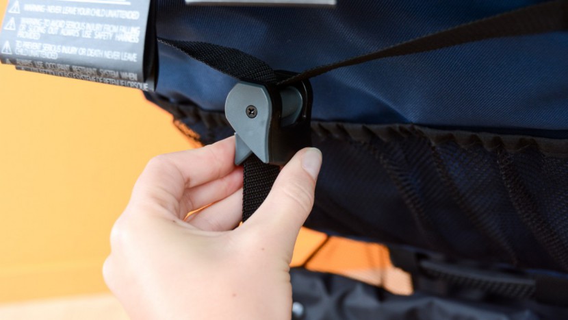 bumbleride speed - the plastic toggle on the speed is easy to squeeze and operate with...
