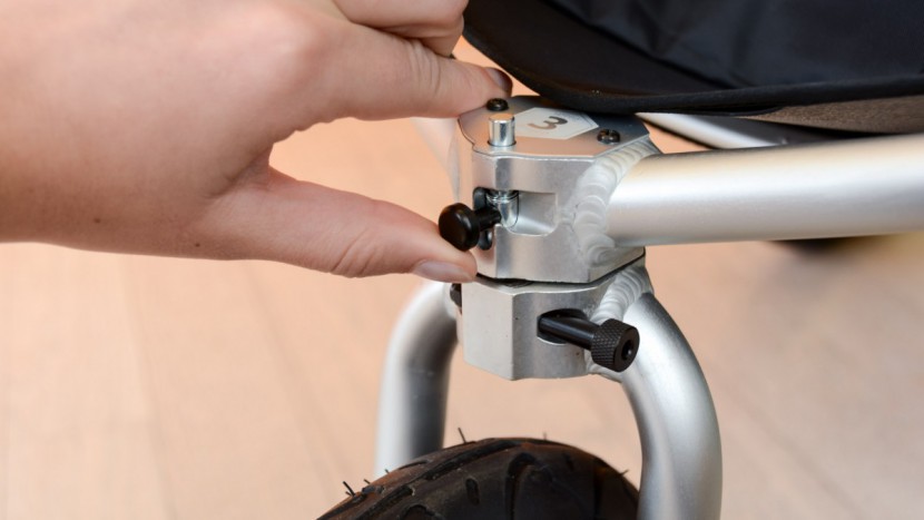 the speed has a variable locking wheel with two possible lock...