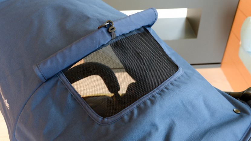 bumbleride speed - the speed has a large canopy with a nice peek-a-boo window that is...