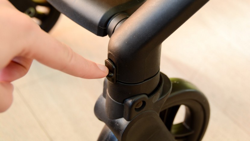 the front wheels of the zoe can be locked in place to help them move...