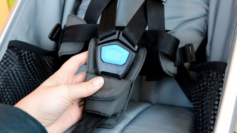 thule urban glide 2 - the urban glide 2 buckle works smoothly and releases the straps to...