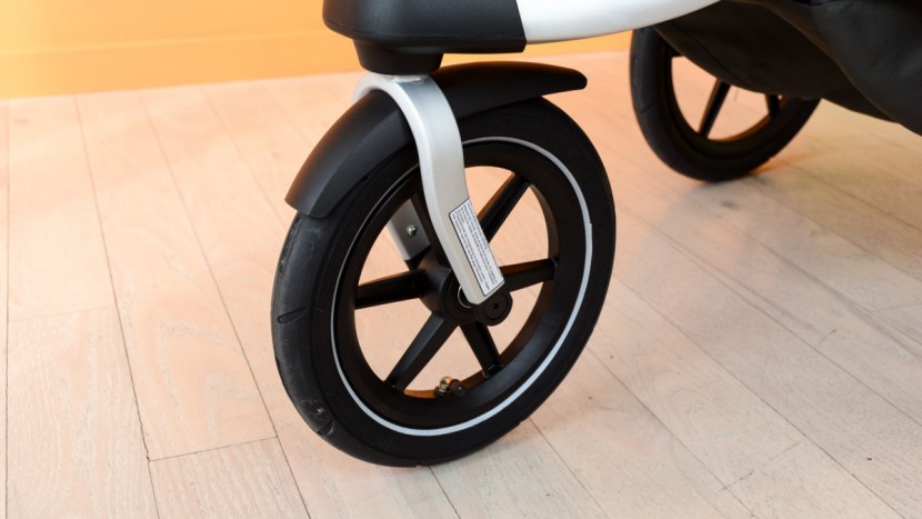 thule urban glide 2 - the urban glide 2 is easy to maneuver thanks to the swivel front...