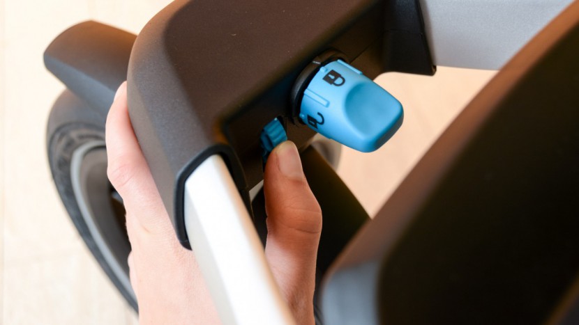 thule urban glide 2 - the urban glide 2 has adjustable tracking that is easy to alter on...