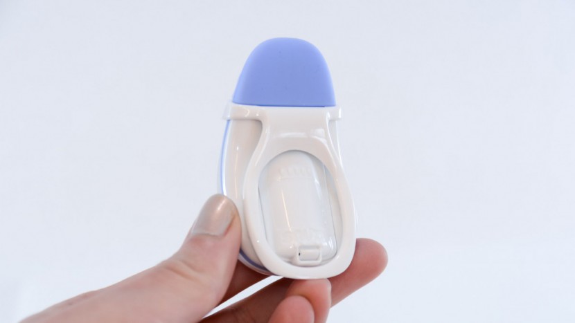 snuza hero se - the hero has a clip on the back for attaching to baby's diaper.