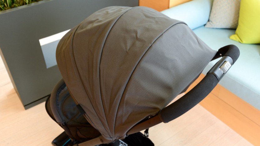 graco jetsetter - the jetsetter canopy is larger than the one on the graco breeze, but...