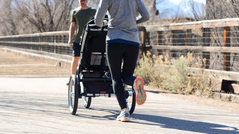 thule glide 2 - the glide 2 feels lightweight and easy to push.