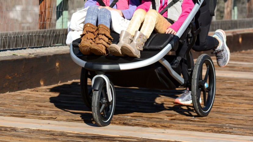 thule urban glide 2 double - the urban glide 2 double is easy to push and turn with a high score...