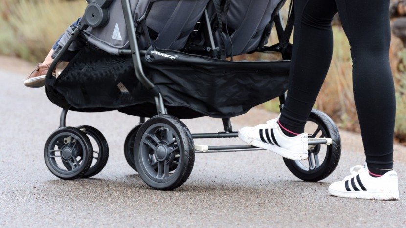 joovy scooterx2 with tray - the brakes on the scooter are average for setting and releasing, but...