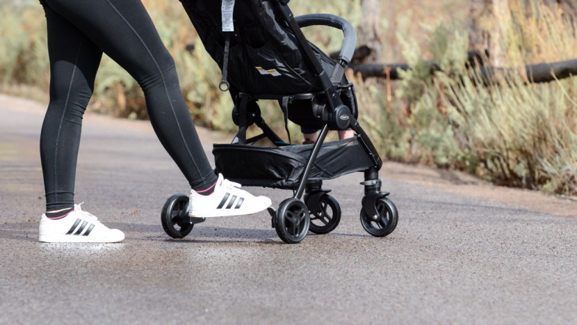 the brakes on the jetsetter are easy to use with a small side pedal...