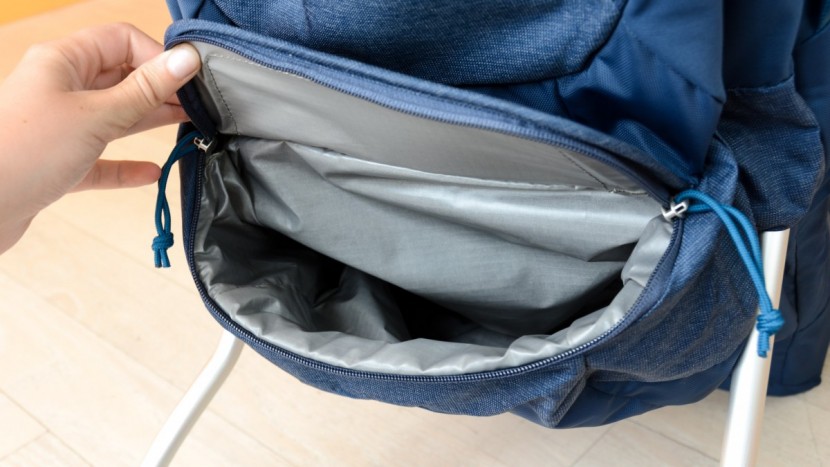 the bottom pocket of the elite is a  waterproof lined pocket for wet...