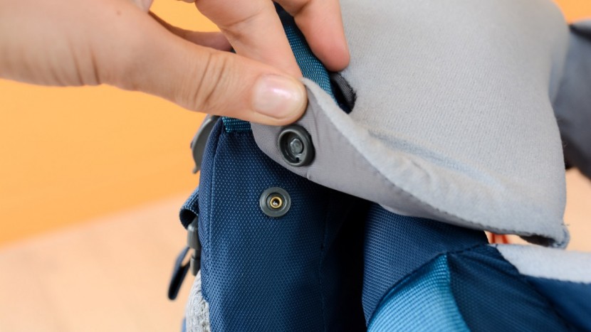 the drool pad on the elite snaps in place and is easy to remove so...