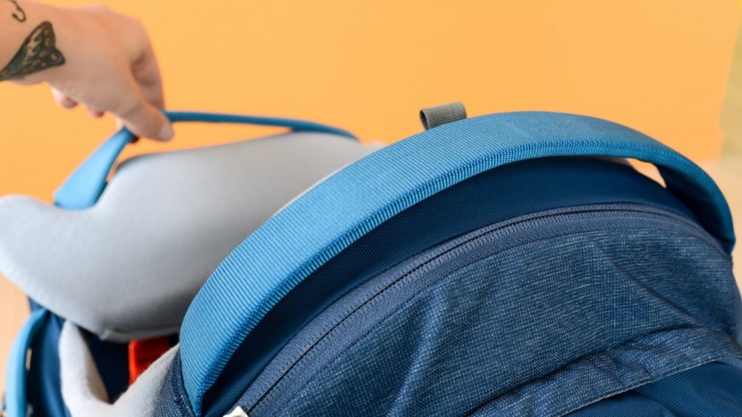 kelty journey perfectfit elite - the elite has two carry handles for easy transport.