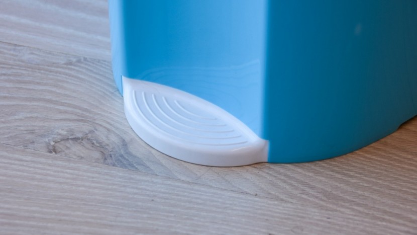 baby trend diaper champ deluxe - the foot pedal is useful to step on to avoid the pail tumbling over...